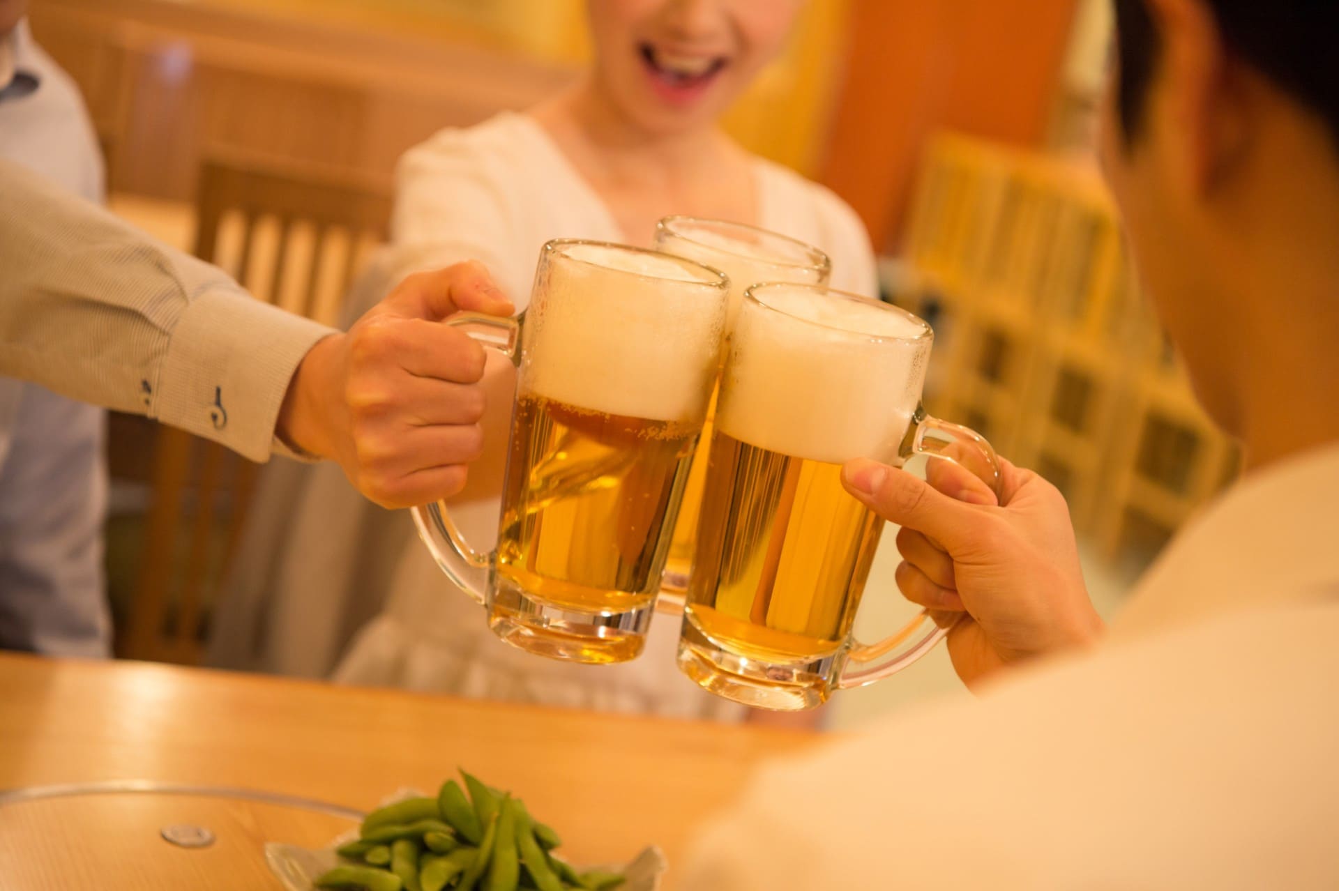 ビールで乾杯7_3人